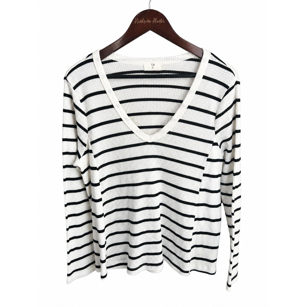 t.la Thermal Top Women M Petite White Black Striped EUC Waffle Knit V-Neck Long